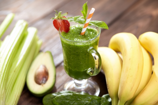 セロリなどの野菜のスムージー