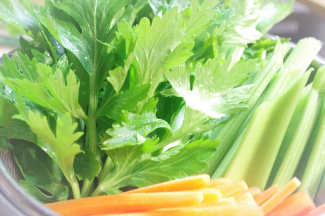 セロリなどの生野菜